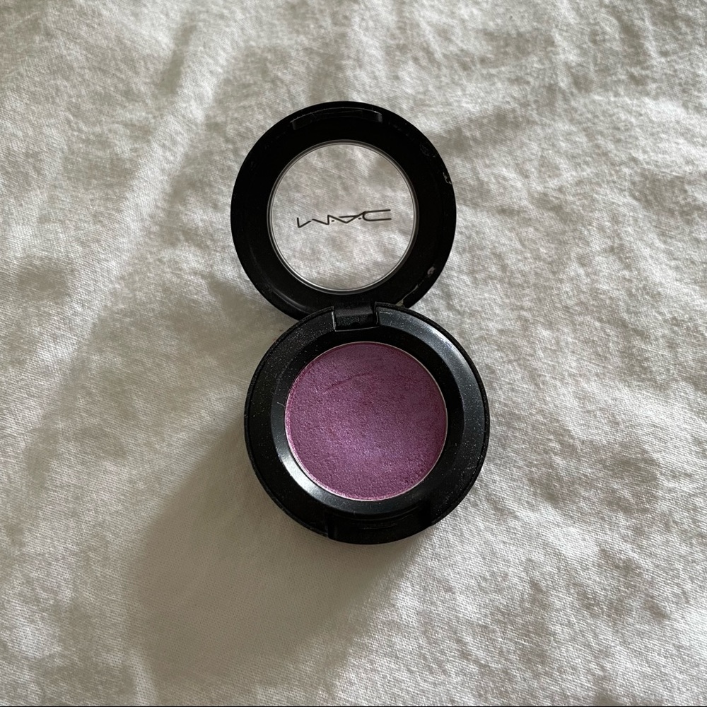 MAC Eyeshadow - Picture 2 of 8